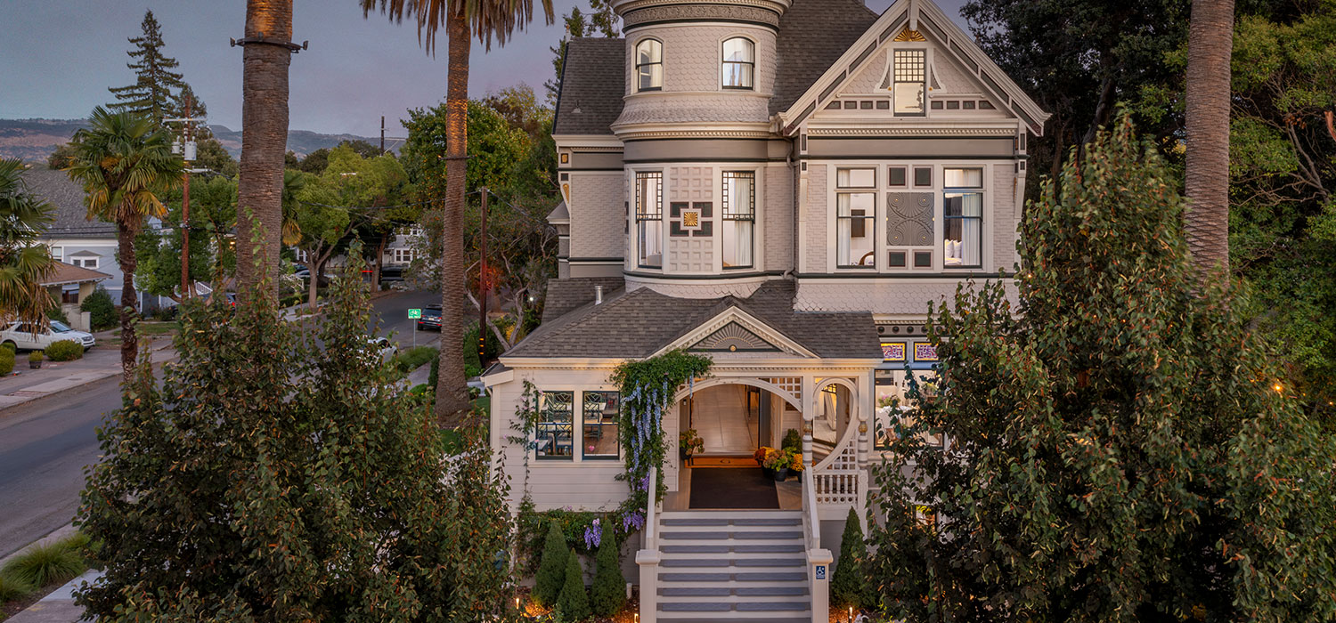 WELCOME TO THE GEORGE HOTEL IDEALLY LOCATED IN DOWNTOWN NAPA